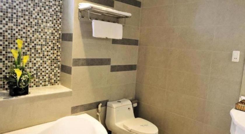 Phụng Hoàng Khách sạn 2*
