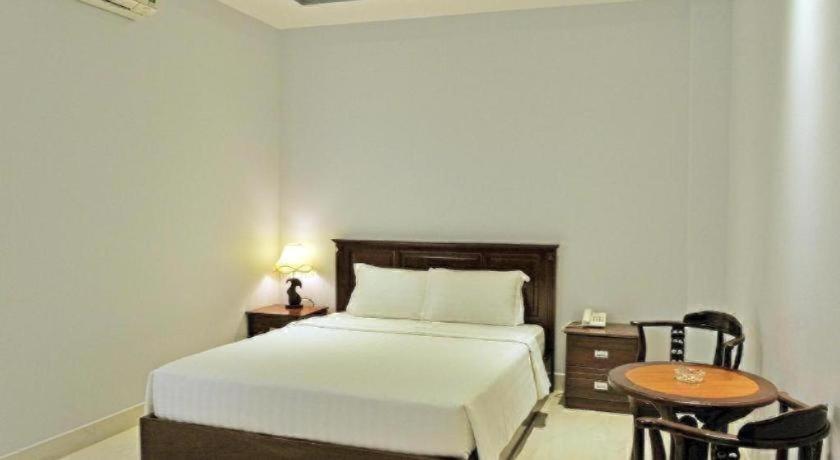Phoenix Saigon 2*